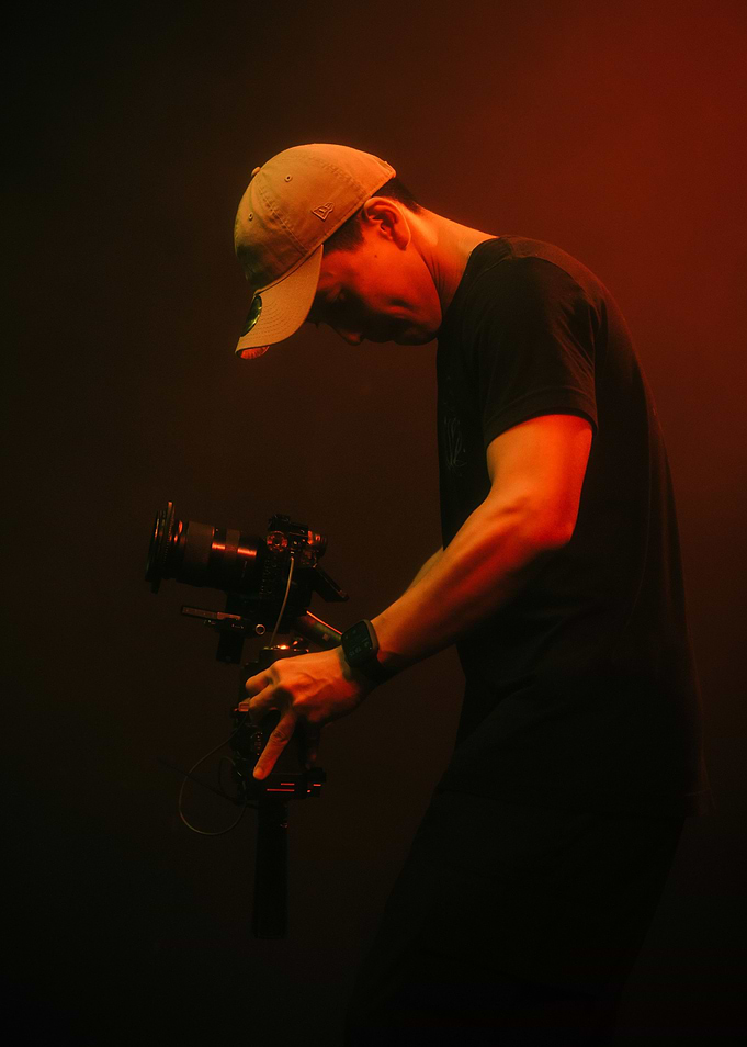 Photographer loading