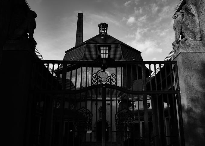 Gate
