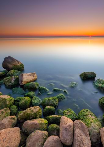 Rocky shorleine sunrise
