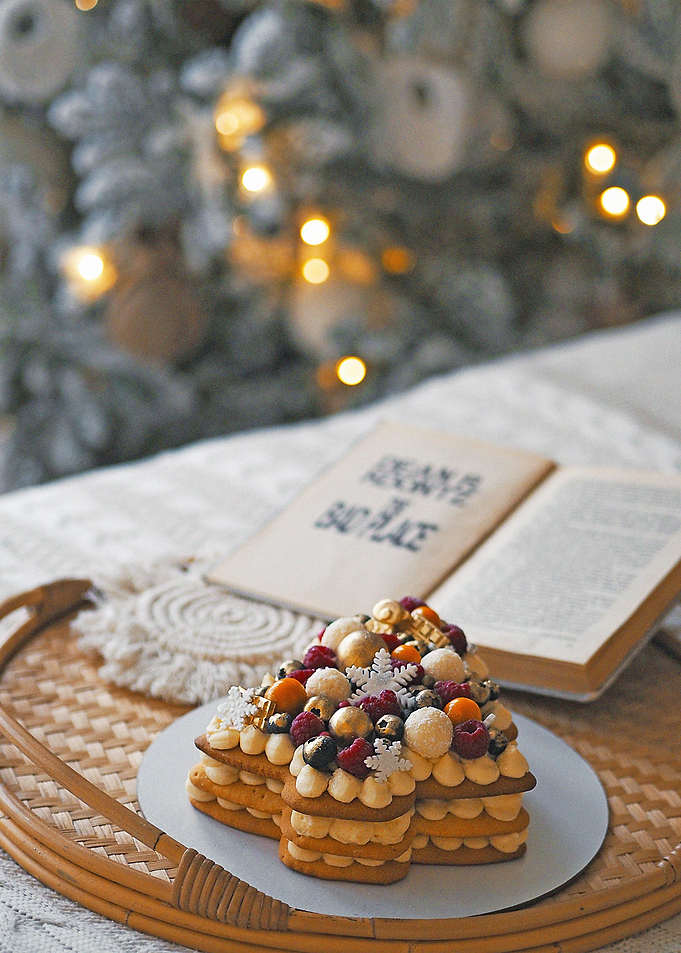 Christmas tree cake