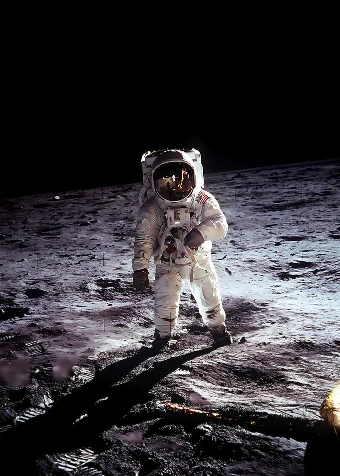 Astronaut Walk On Moon