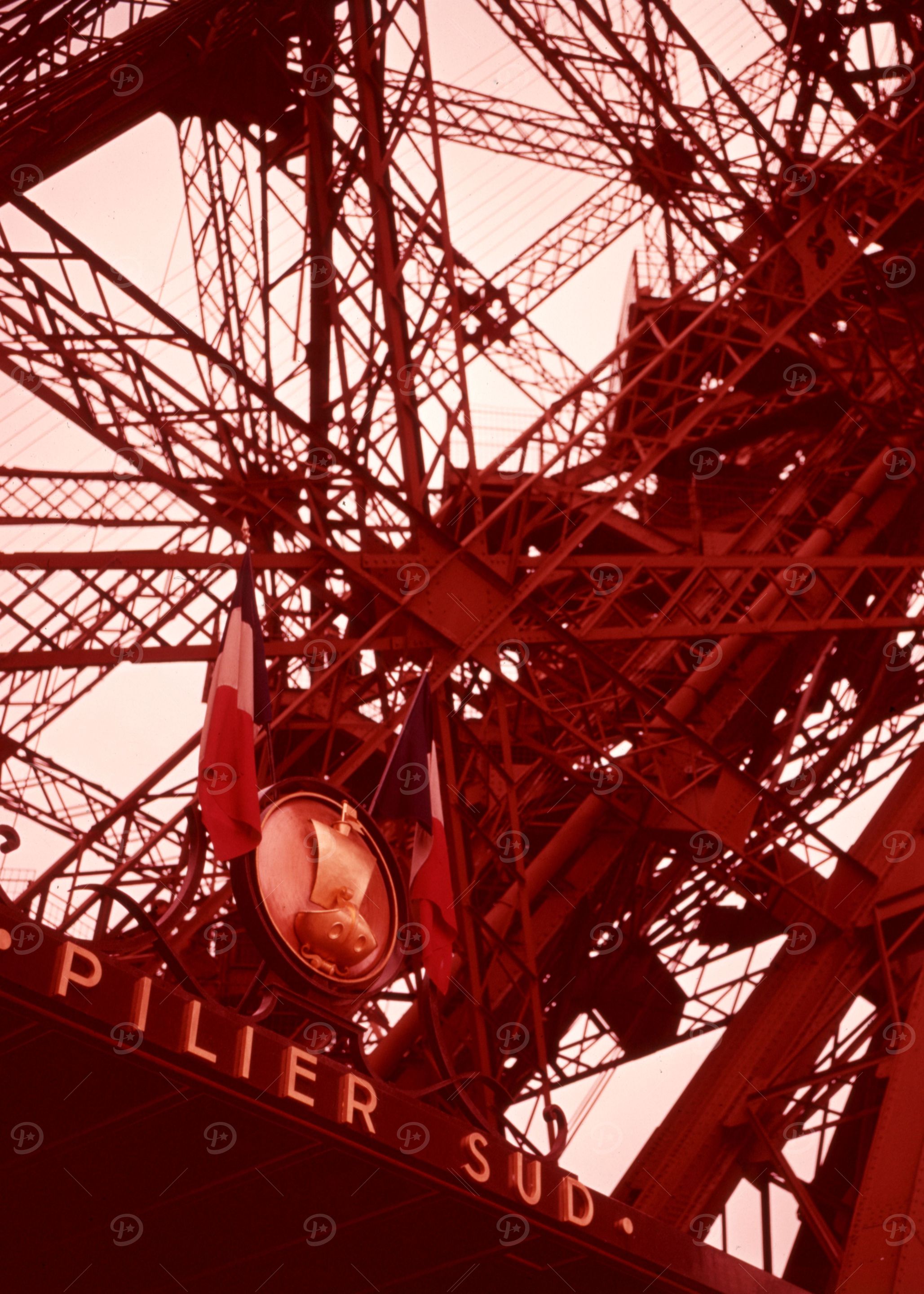 Eiffel Tower Pilier Sud