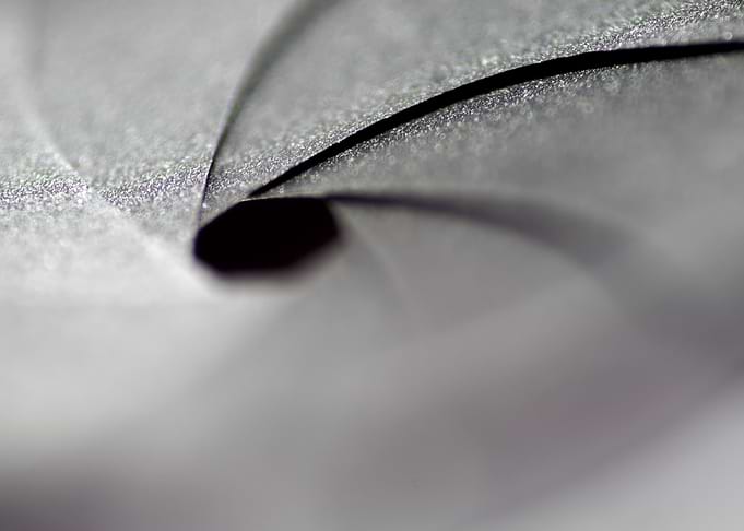 Objective aperture blades