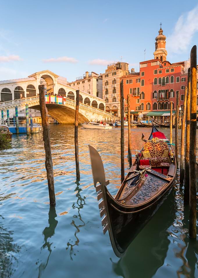 Rialto bridge and gondola