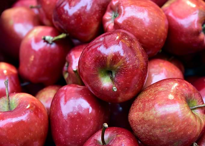 red apple