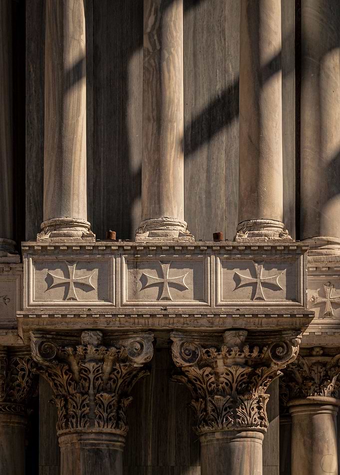 Crosses and columns