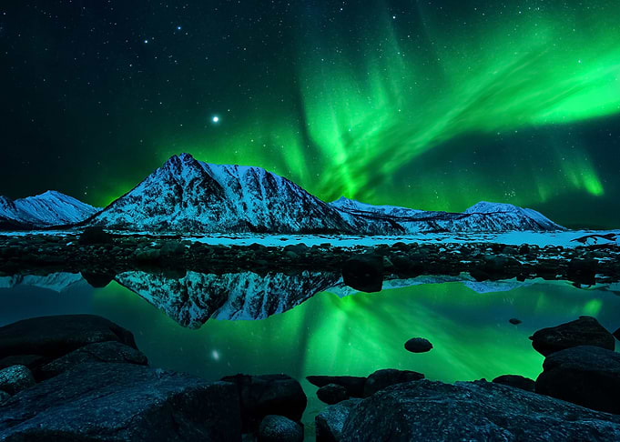 Aurora Borealis Mountains