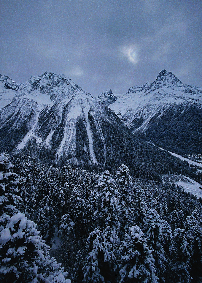 MOUNTAIN IN SNOW