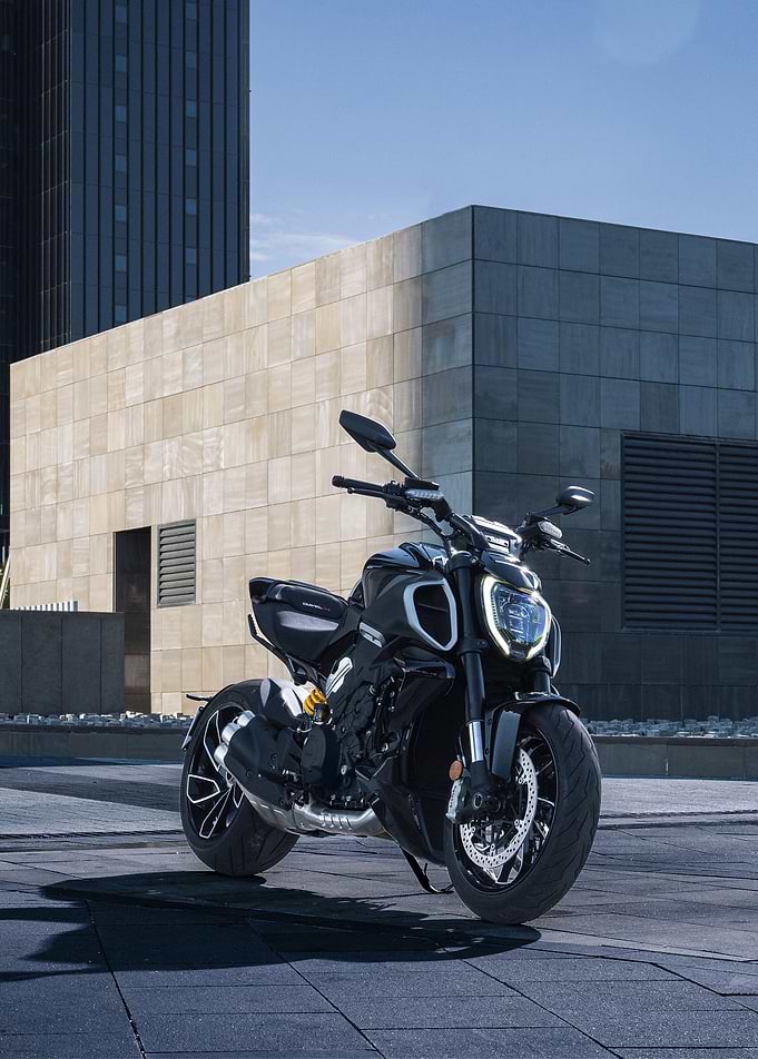 Ducati Diavel V4 Black
