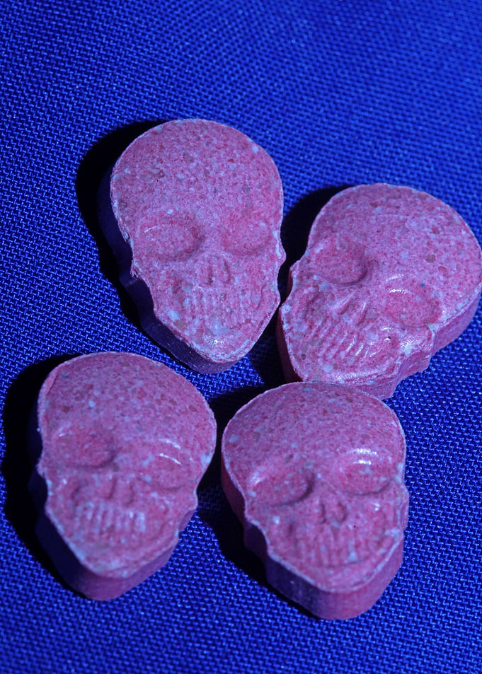 Skull ecstasy pills macro