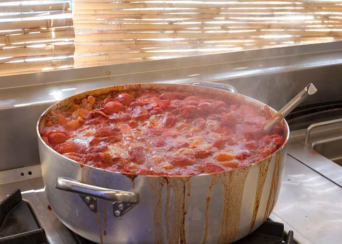 Food tomato soup cauldron