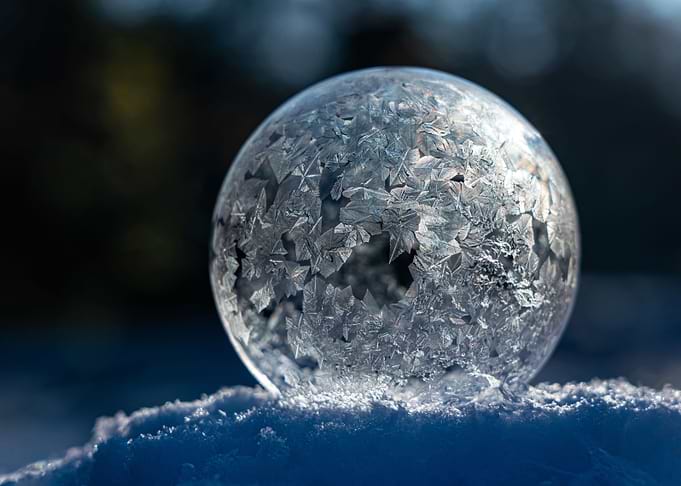 Crystal frozen bubble