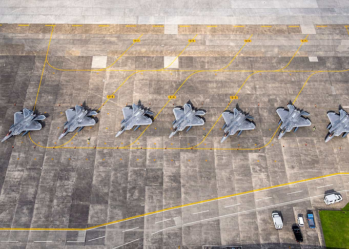 F22 lined up