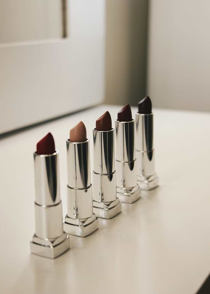 Lipstick shade minimalism