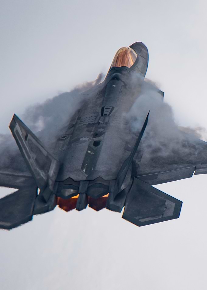 F22 producing clouds