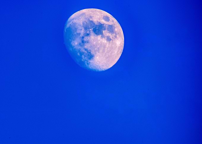 AFTERNOON MOON