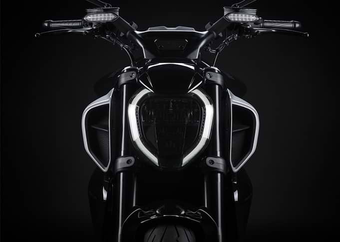 DUCATI DIAVEL V4 FRONT