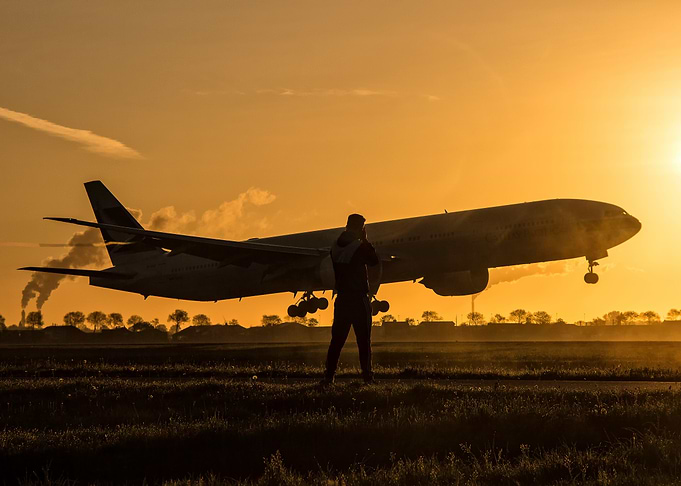 777 landing at sunrise