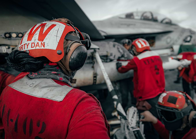 NAVY AO CRANE LOADING