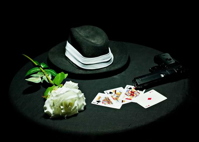 Poker gangster gun rose