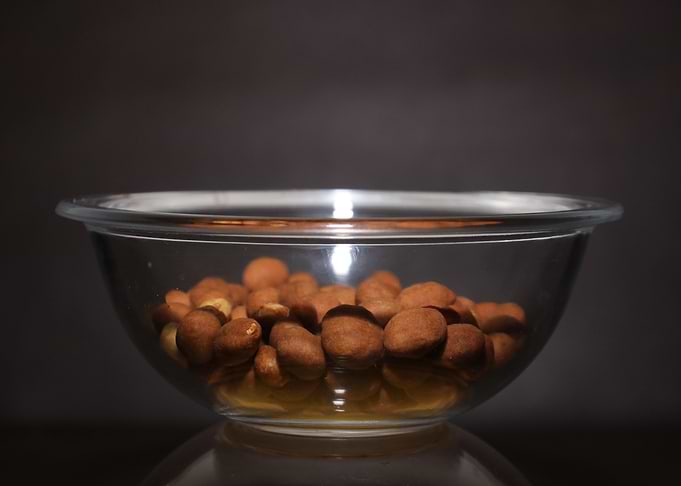 Salted and crunchy peanuts