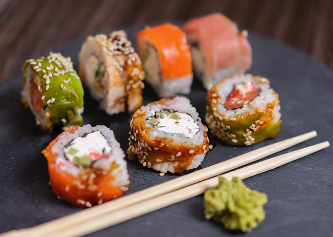 Mixed sushis