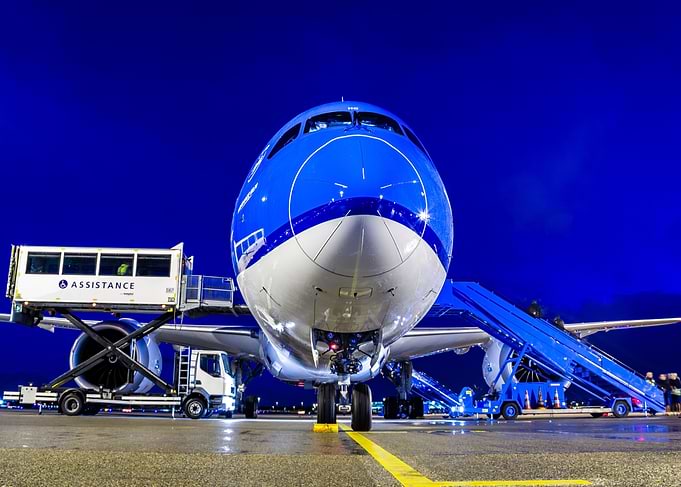 KLM 787