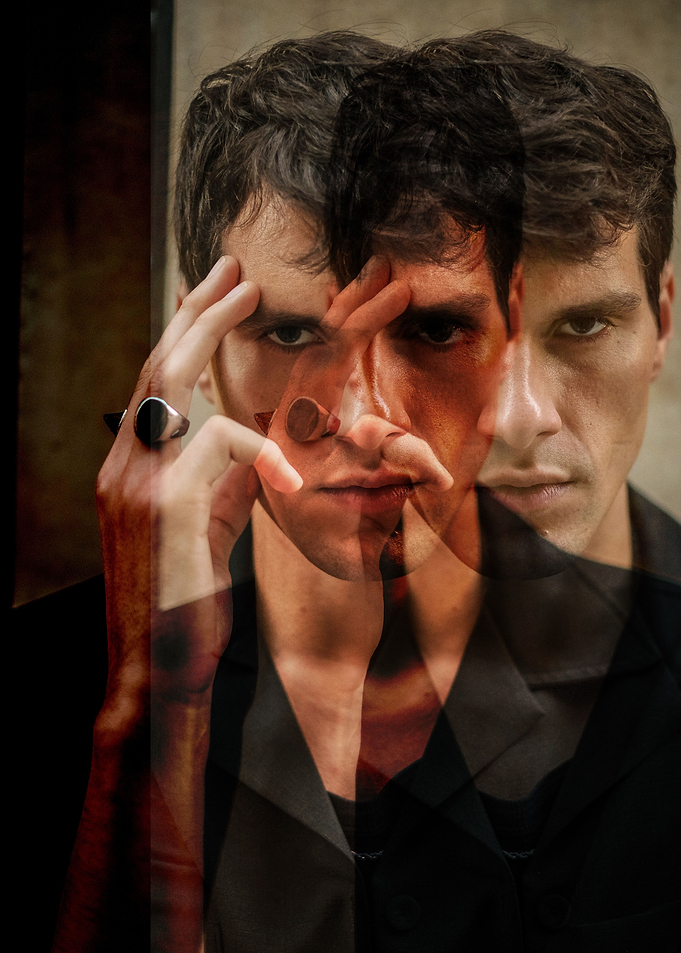 Man face double vision