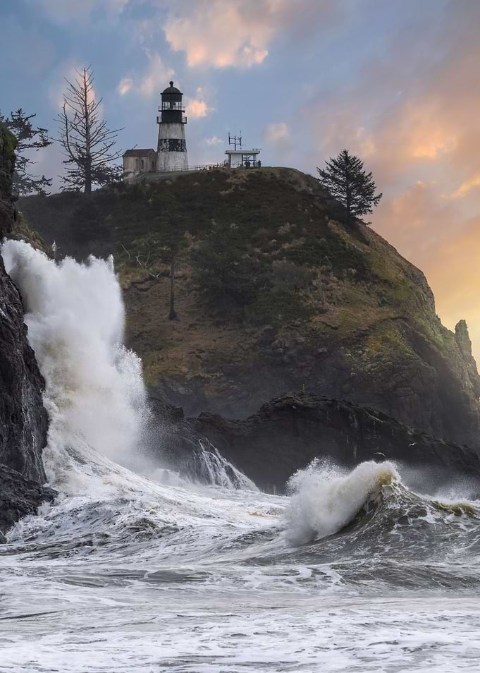 Harmony of waves and light