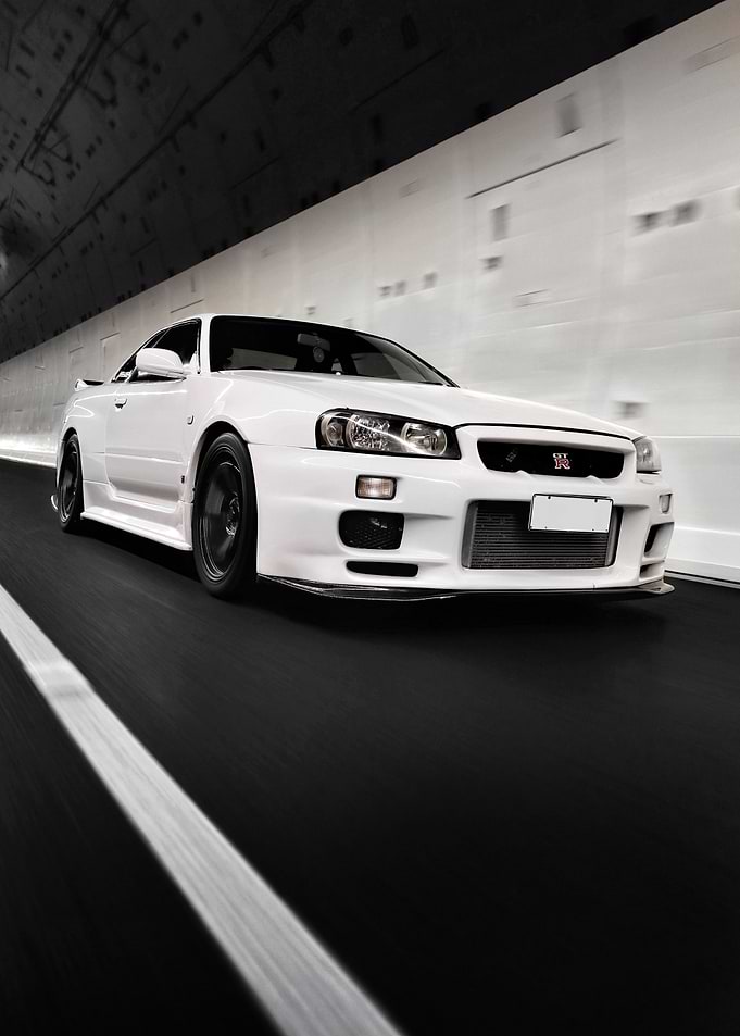 Nissan skyline r34 white