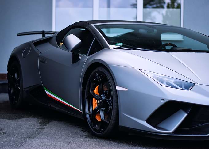 zoomed lamborghini