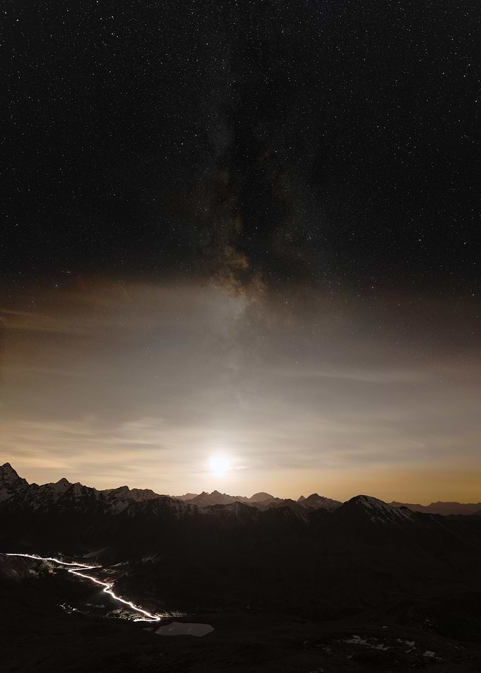 Milkyway with moon