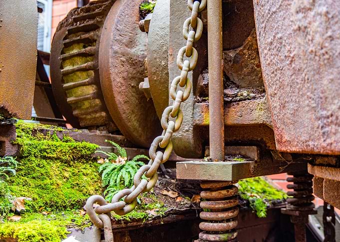 Metal rust and chain