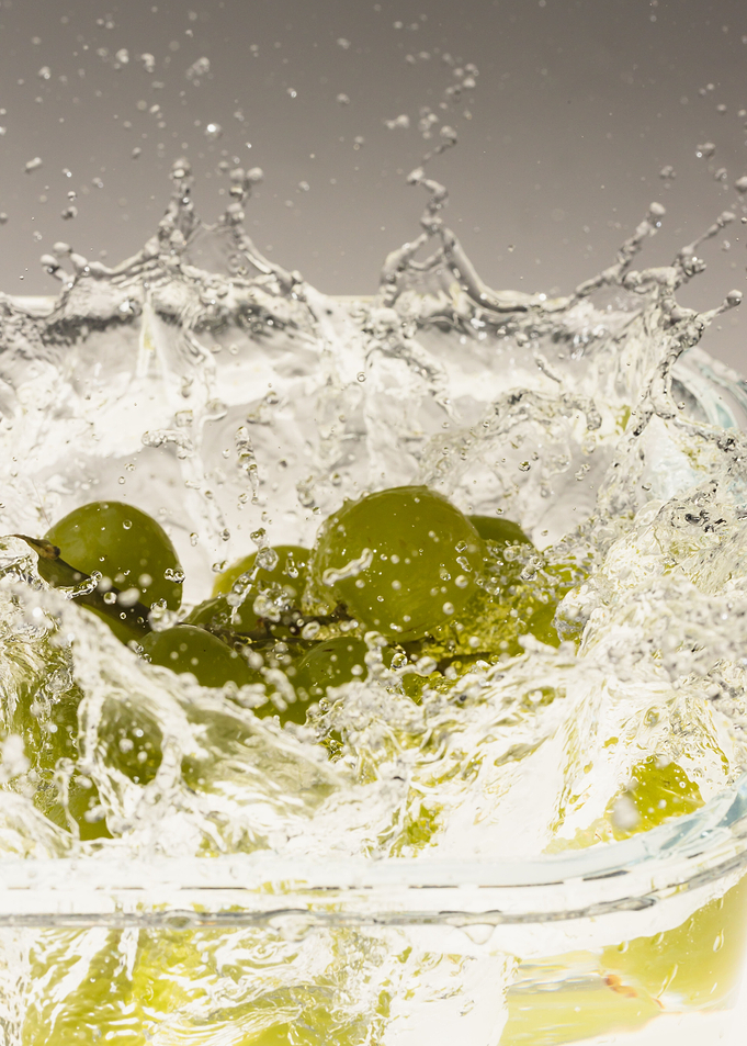 Grapes falling into water3