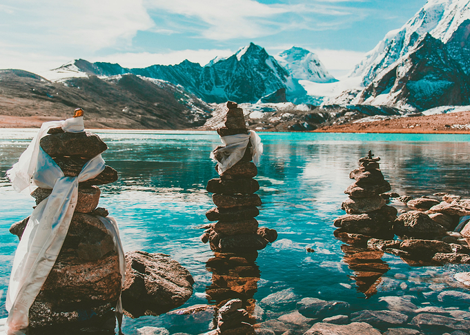 LAKE IN FRONT OF THE MOUNT
