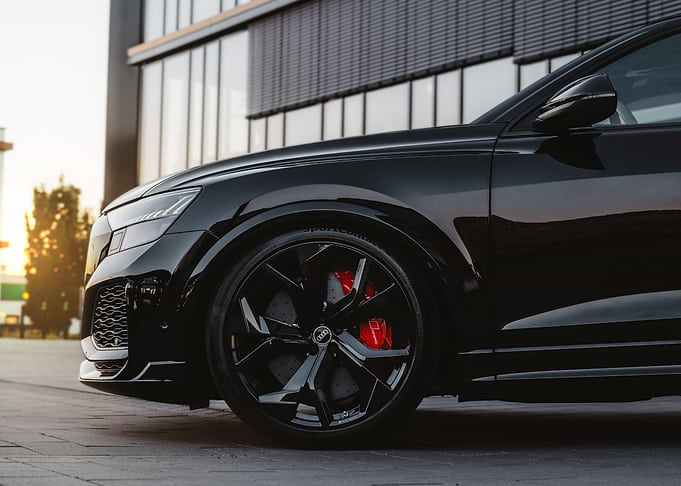 Audi RSQ8 V4