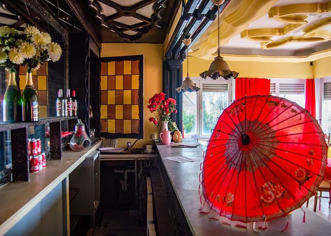 Bar and umbrella