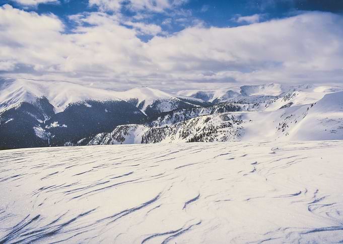 SNOW HILLS