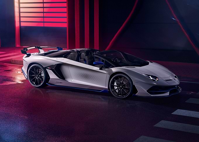 LAMBORGHINI AVENTADOR