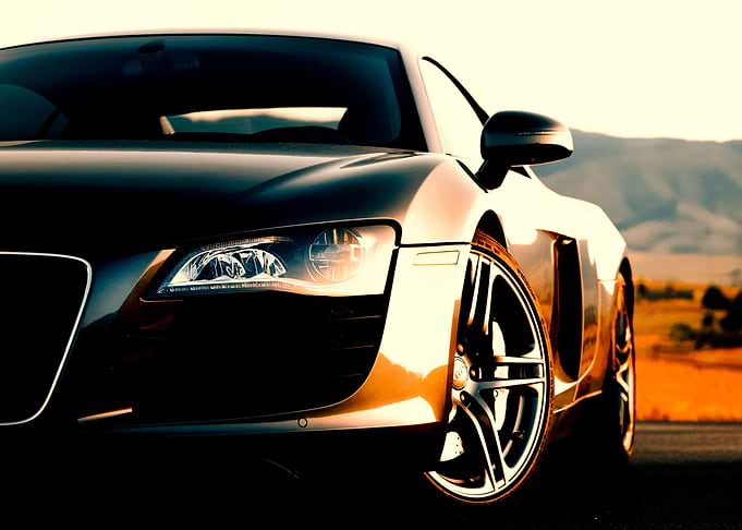 grey audi r8