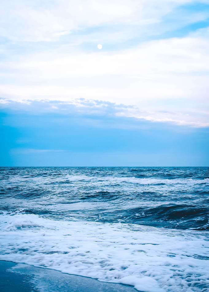 Lazy waves lapping in