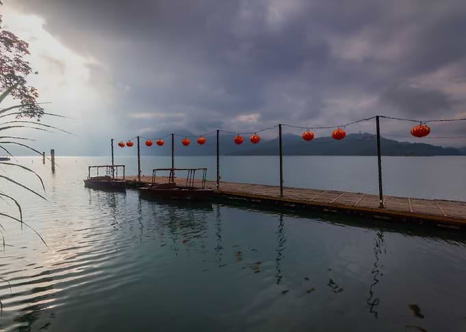 Oil Painting Sun Moon Lake