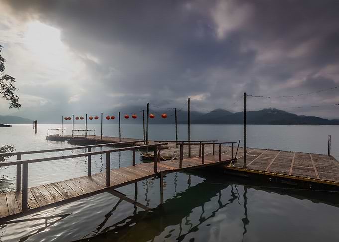Oil Painting Sun Moon Lake