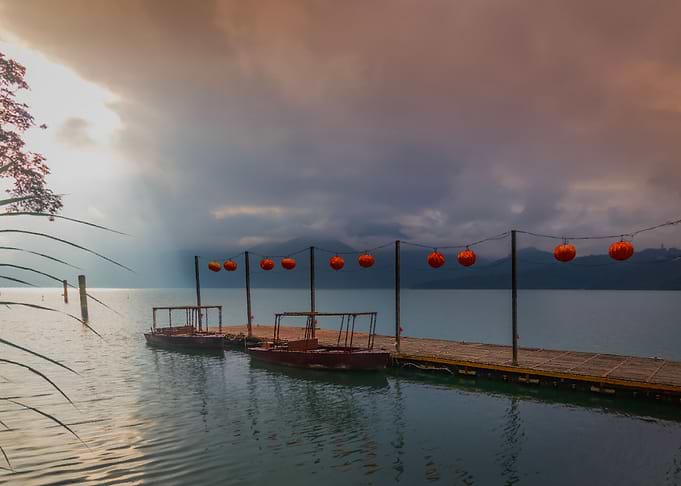 Oil Painting Sun Moon Lake