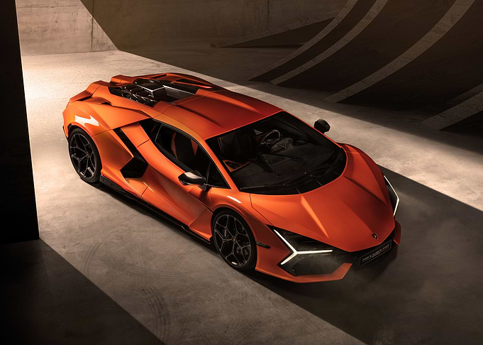 Lamborghini Revuelto
