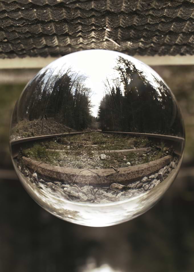 Lensball Rails Up