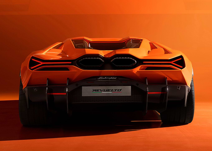 New Lamborghini Revuelto