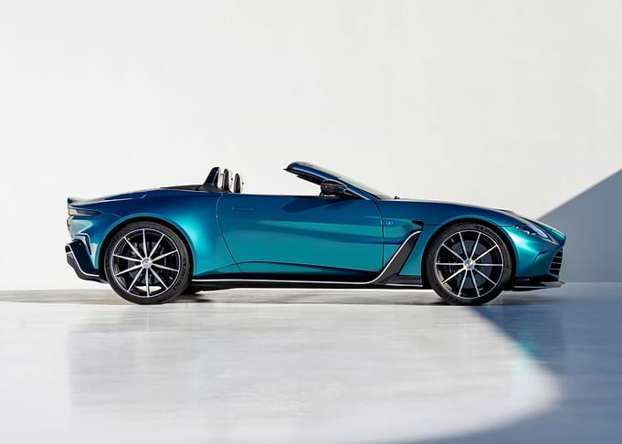 Aston Martin v12 Vantage