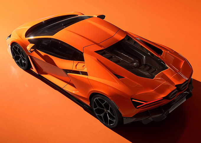 New Lamborghini Revuelto