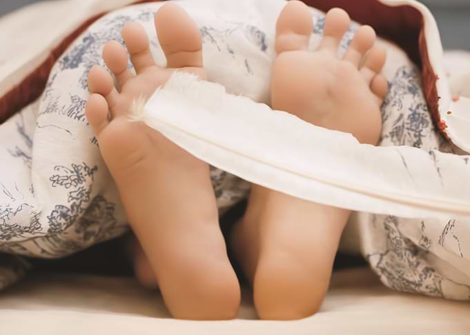 Feather tickle bed little